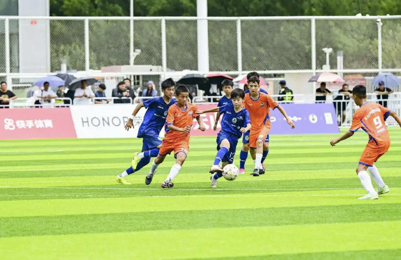 中国足球小将凯旋后国内首秀再夺冠